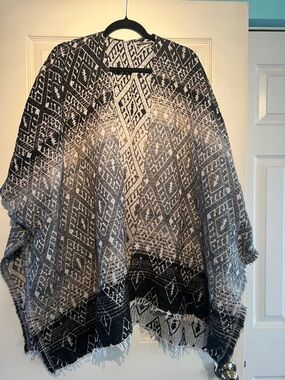 Lucky Brand Black & White Aztec Knit Poncho